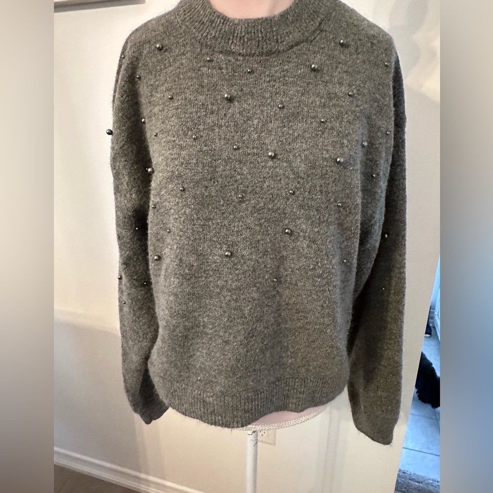 H&M pearl sweater ❤️